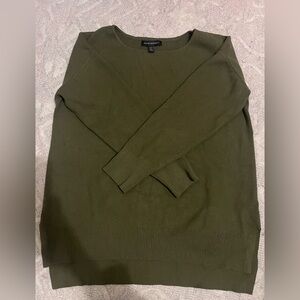 Banana Republic split hem green sweater